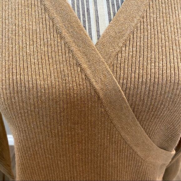 Fred & Sibel Crossover Sweater XS Camel - Picture 12 of 16